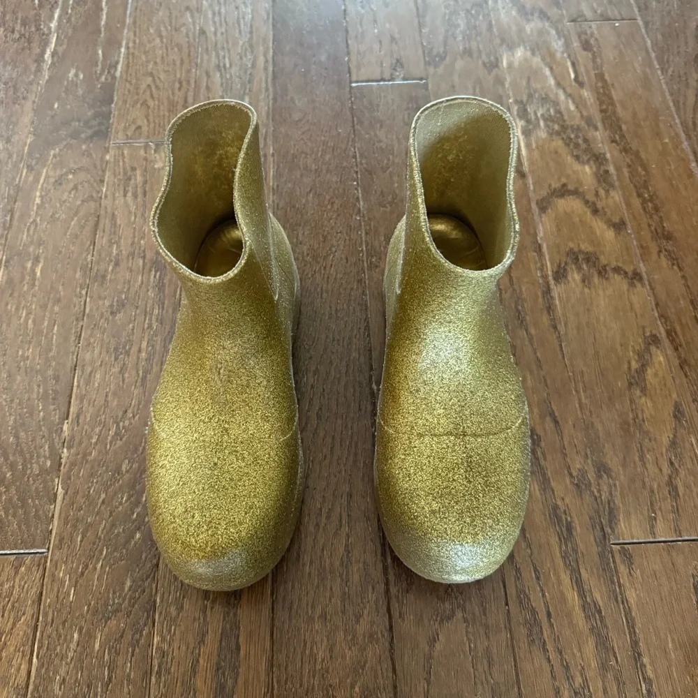 BOTTEGA VENETA Puddle Glitter Monobloc Chelsea Rubber Boots Gold Sz 39 EU/9 US